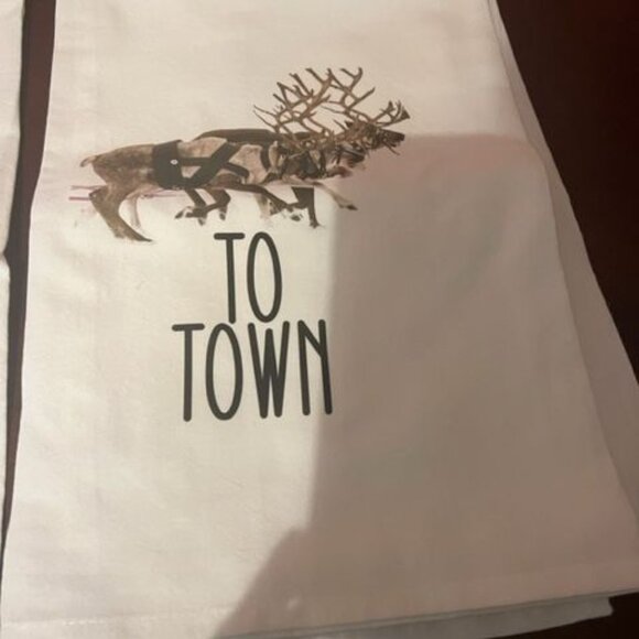 Set Of 3 Christmas kitchen Towels Santa is coming to town & Reindeer Design - Picture 5 of 6